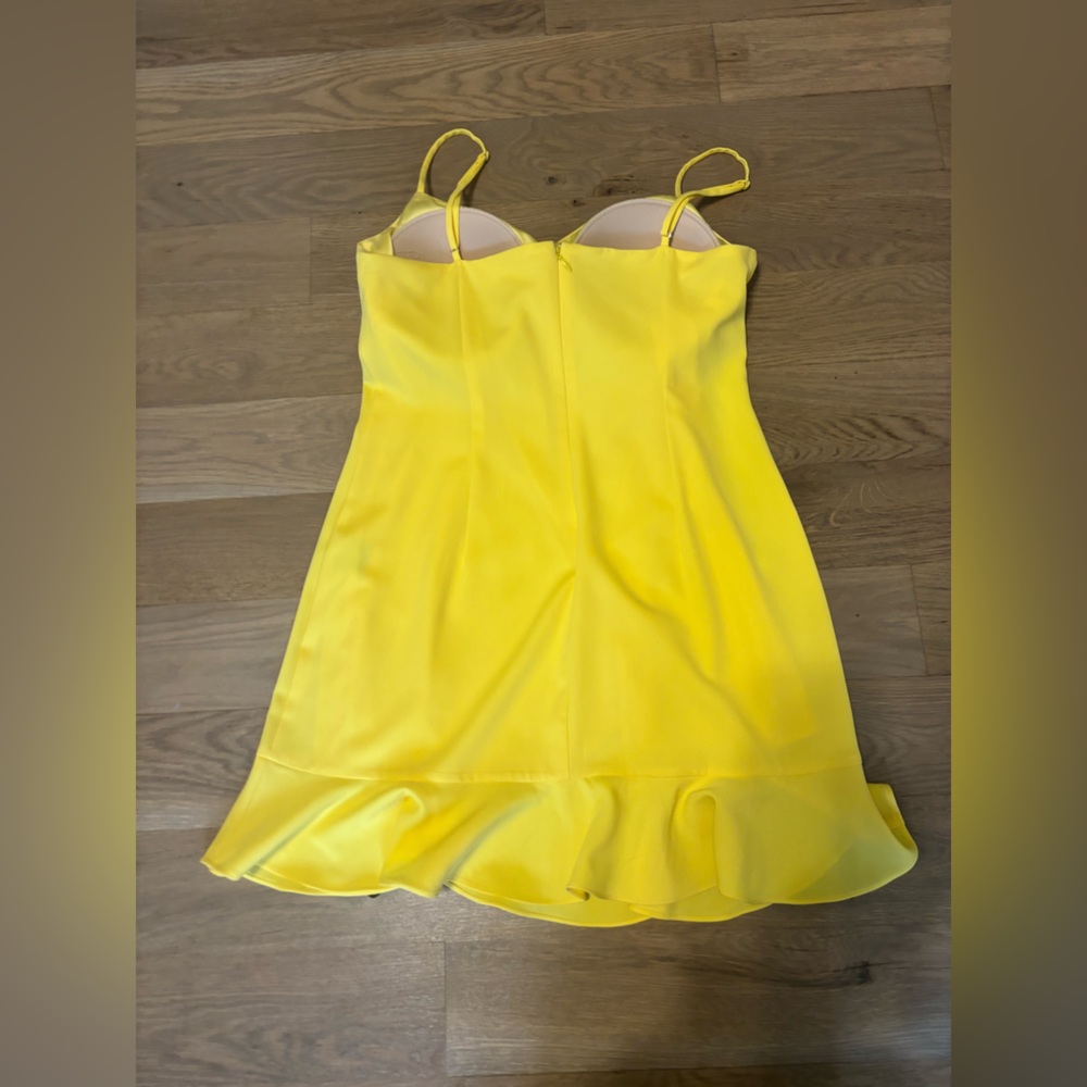 Lovers + Friends Ruffle Mini Dress yellow with sewn in cups - Picture 3 of 8